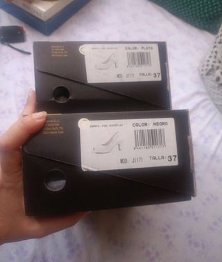 Sandalias blancas+regalo de sandalias negras.