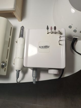 Kit manicura: lámpara UV y más