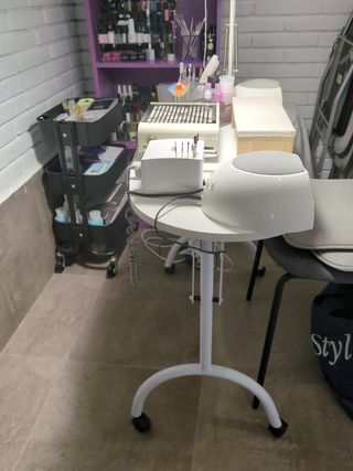 Kit manicura: lámpara UV y más
