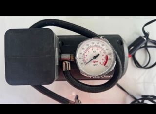 Minicompresor Raydan 250 para neumáticos y demas .