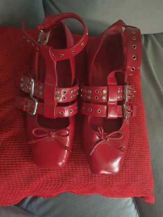 Mocasines rojos charol hebillas