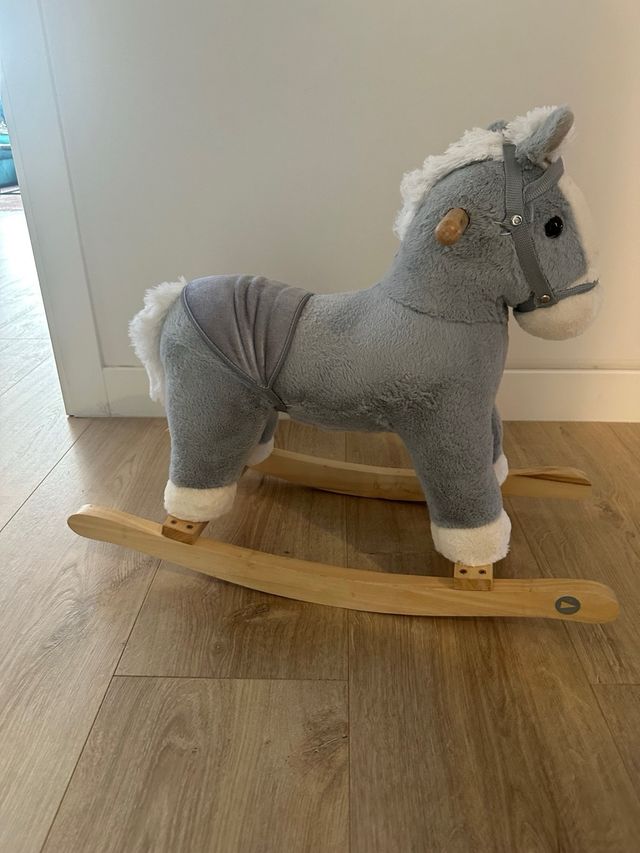Caballo balancín infantil