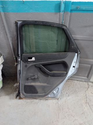Puerta trasera derecha Ford Focus