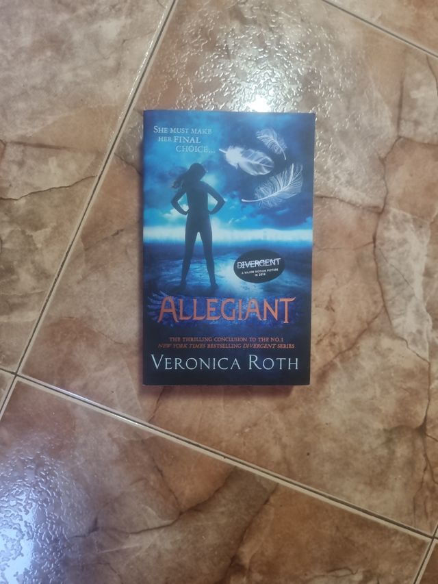 ALLEGIANT: SHE MUST MAKE HER FINAL CHOICE