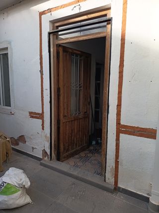 Puerta mosquitera metálica