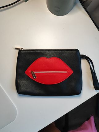 Bolso Kiko Milano - labios rojos