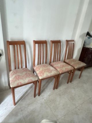 Set de muebles de salón. Mesa extensible, sillón..