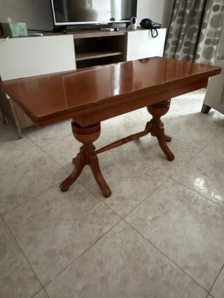 Set de muebles de salón. Mesa extensible, sillón..
