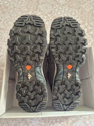 Zapatillas Quechua trekking grises