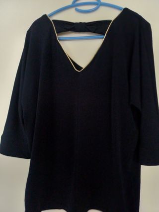 Blusa negra c/detalle dorado