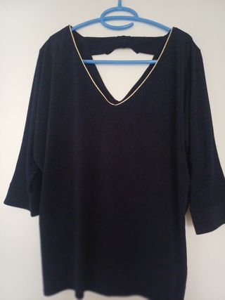 Blusa negra c/detalle dorado