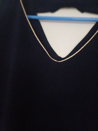 Blusa negra c/detalle dorado