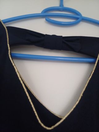 Blusa negra c/detalle dorado