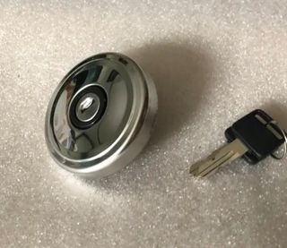 LOTE Mini. Tapón gasolina+ escobillas+embellecedor