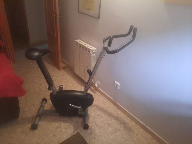 Bicicleta estática ejercicio