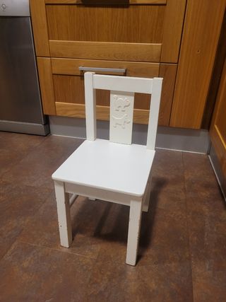 Mesa infantil blanca IKEA + silla