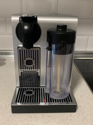 Cafetera Nespresso Lattissima One