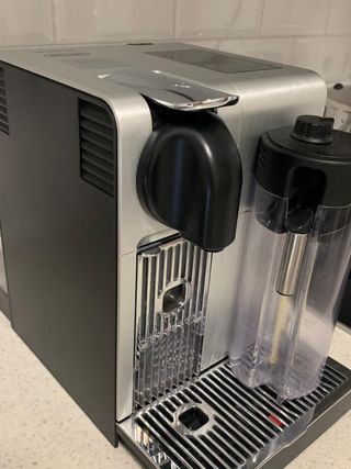 Cafetera Nespresso Lattissima One