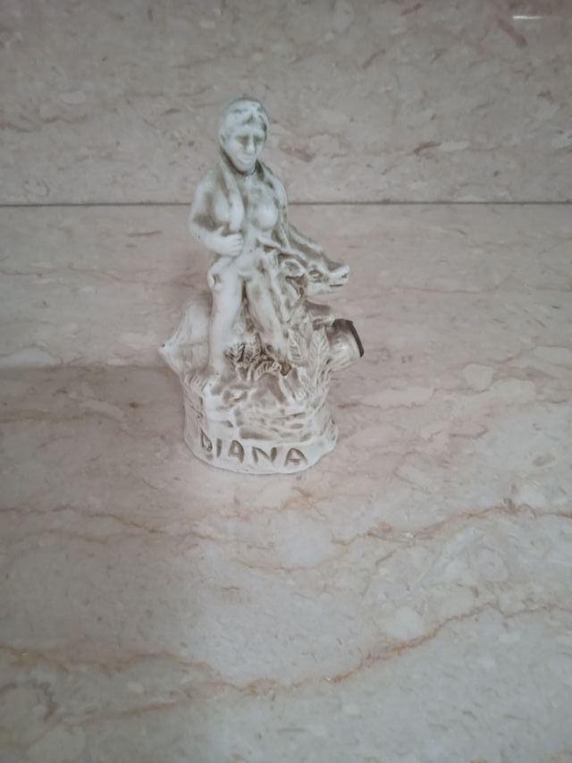 Statuina Diana Distilleria Rossi Asiago