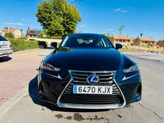 Lexus is 300 hybrid 