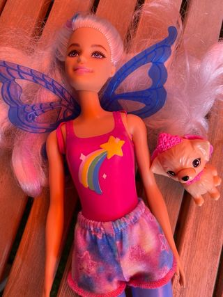 Muñeca Barbie hada con mascota
