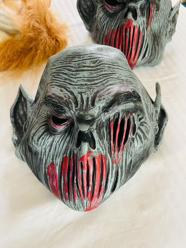 Máscaras y gorro disfraz