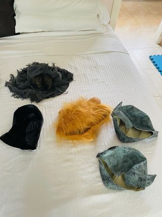 Máscaras y gorro disfraz