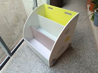 Librería estantería infantil con ruedas