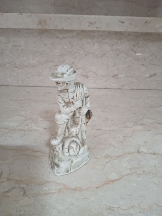 Statuina Cacciatore Distilleria Rossi di Asiago