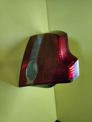 PILOTO TRASERO IZQUIERDO VOLVO S40