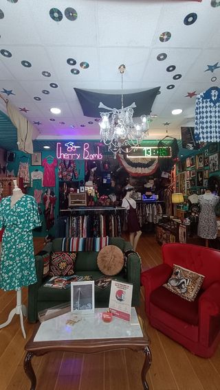 Traspaso tienda ropa vintage Cherry Bomb