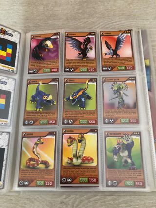 Álbum Invizimals + 383 cartas