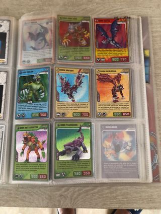 Álbum Invizimals + 383 cartas