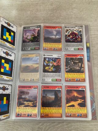 Álbum Invizimals + 383 cartas