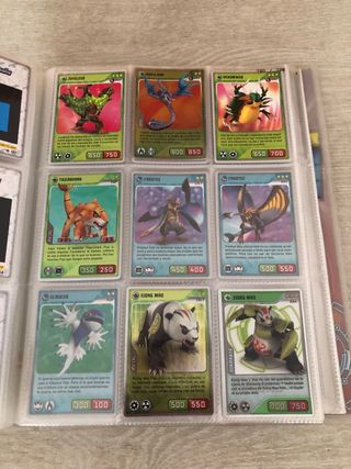 Álbum Invizimals + 383 cartas