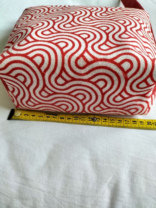 Bolsa aseo roja - blanco