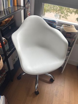 Silla giratoria blanca diseño