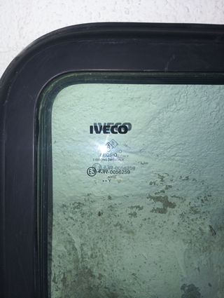 Ventana Iveco Camper