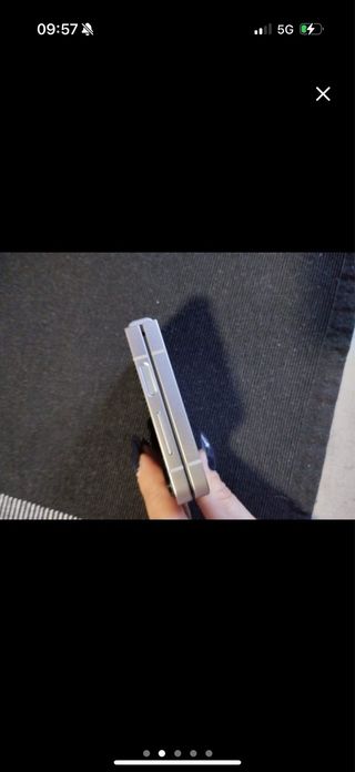 Samsung Galaxy Z Flip6 silver