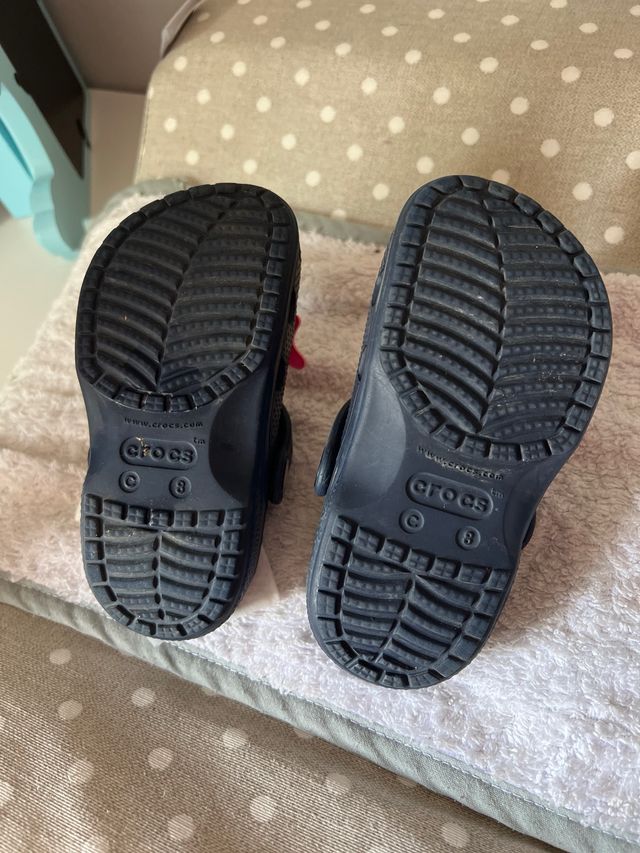 Crocs de niño azul marino