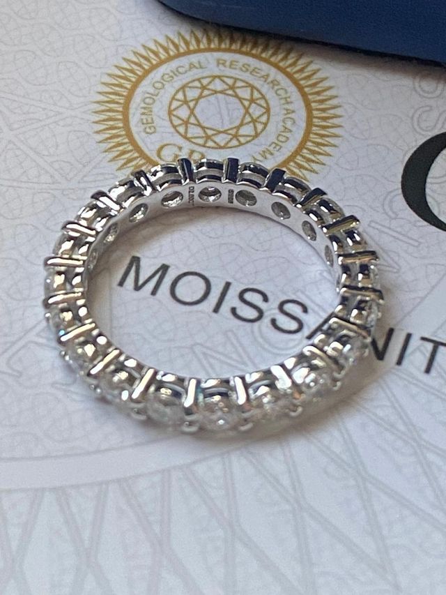 Anello Veretta in Moissanite 0.10 ct (3.0 mm)