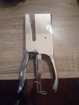 Grapadora manual metálica