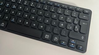 Teclado Targus compacto Bluetooth (AKB862)