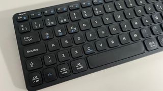 Teclado Targus compacto Bluetooth (AKB862)