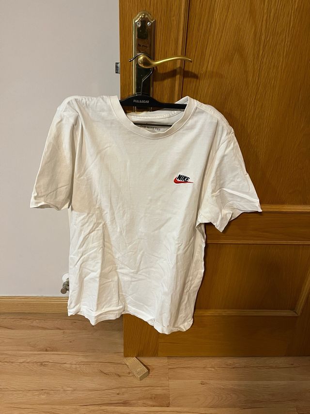 Camiseta Nike blanca básica