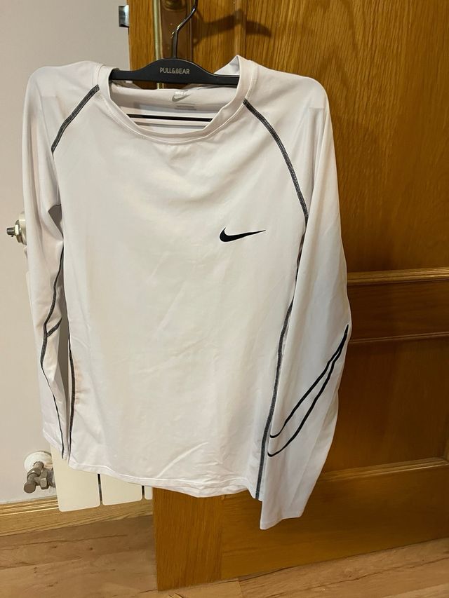 Camiseta Nike blanca básica