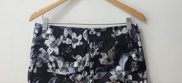 Falda floreada Zara mujer Talla L