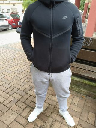 Sudadera Nike Tech Fleece Negra