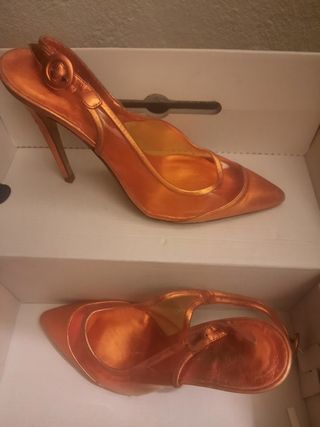 Zapatos tacón en piel naranja brillante