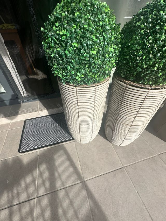 2 Maceteros altos - mimbre gris